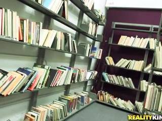 Порно волосатой пизды молодых девушек