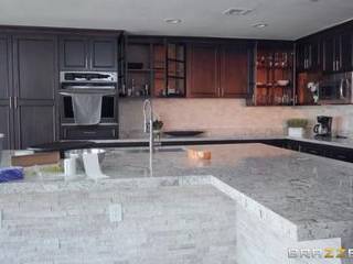 Смотреть порно скрытая камера в женском туалете