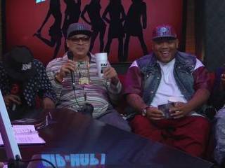 Изменяет мужу пока он спит порно