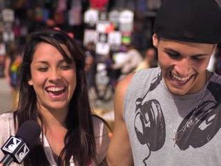 Нежно дрочит хуй