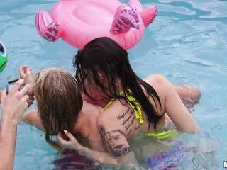 Секс с шлюхой в чулках