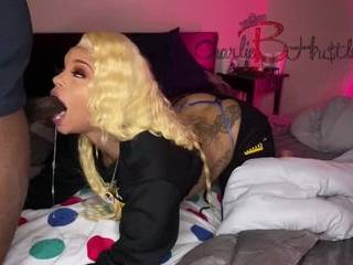 Порно мастурбирует ретро